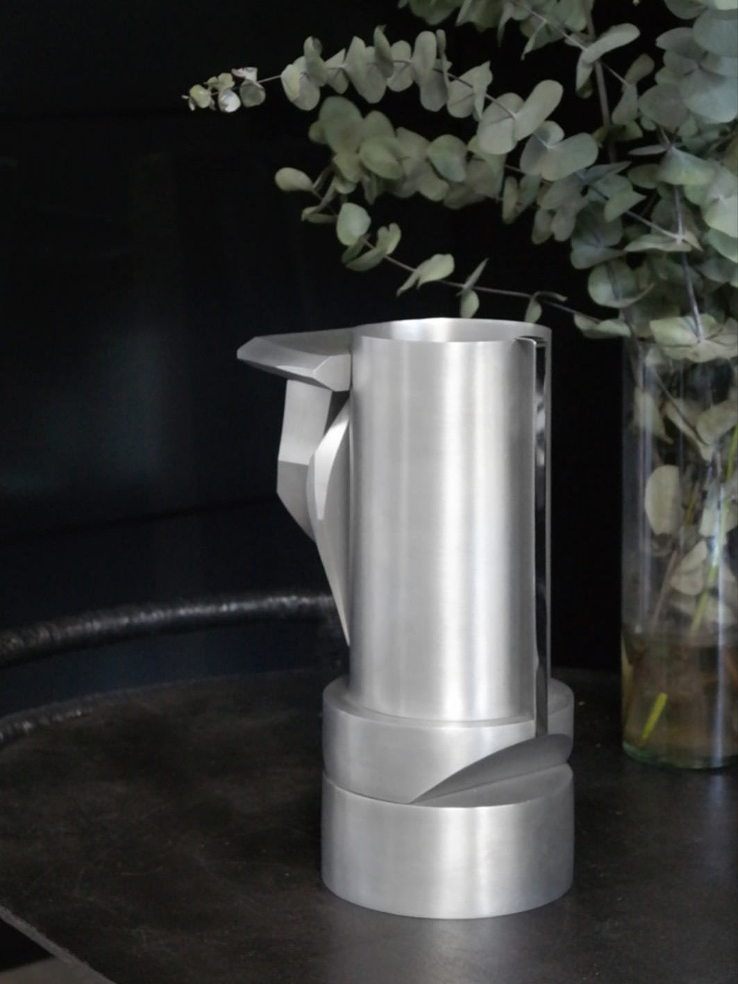 RC-AL2 — Sculptural Vase. Limited edition 8 + 1 AP — side angle
