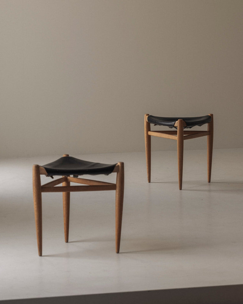 Rare Tripod Stool in Leather by Uno & Östen Kristiansson for Luxus, Sweden 1960s — detail view