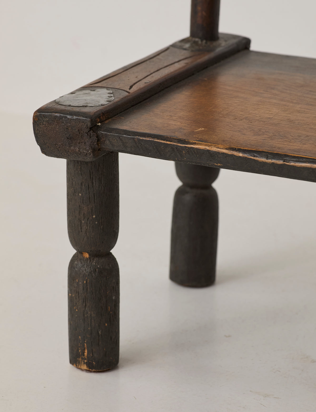 Small artisanal vintage West African chair "Baoulé" in solid wood C. 1960 — additional view