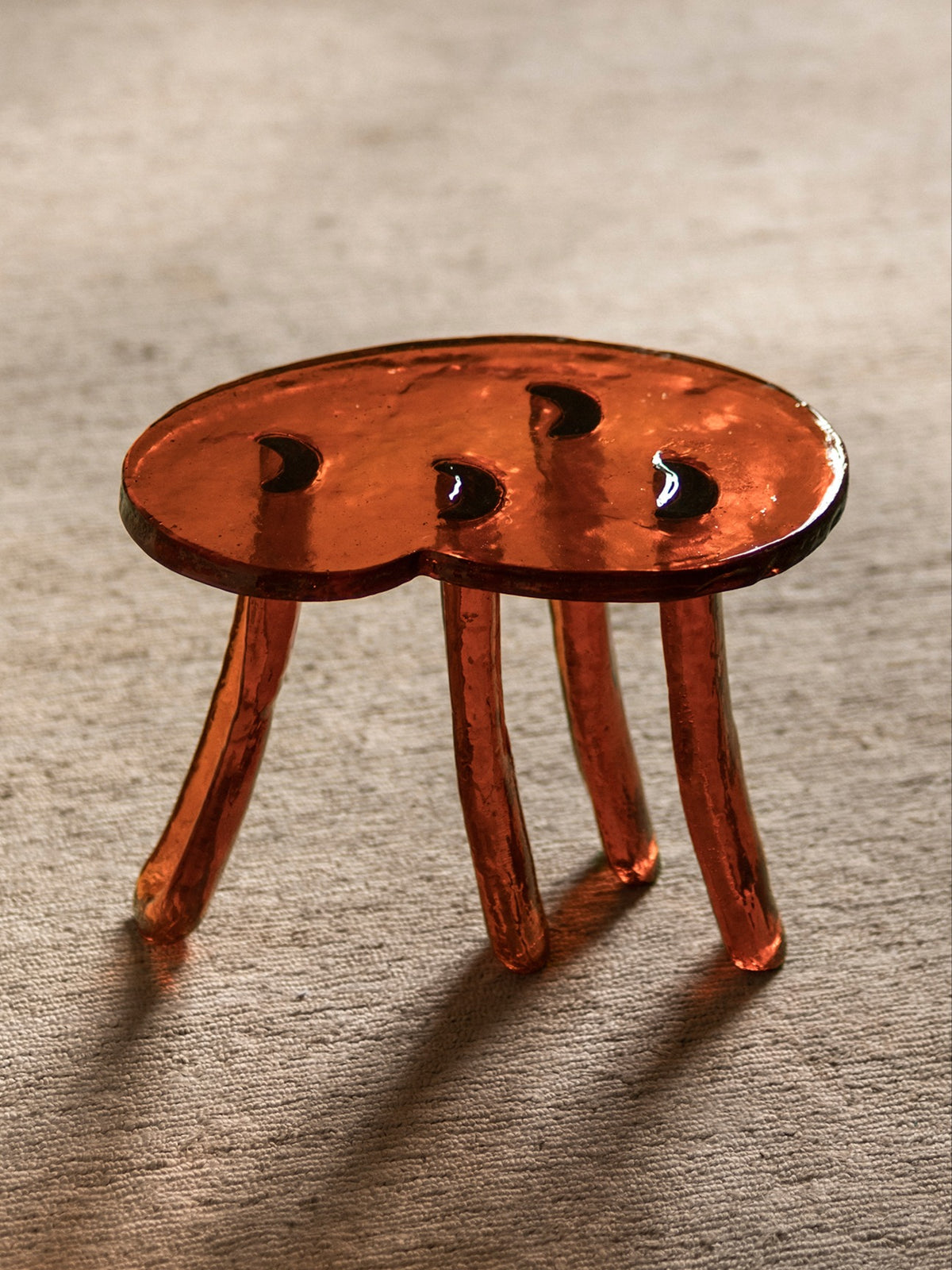 Lung 2.0 Ambar Side Table — top view of amber glass surface