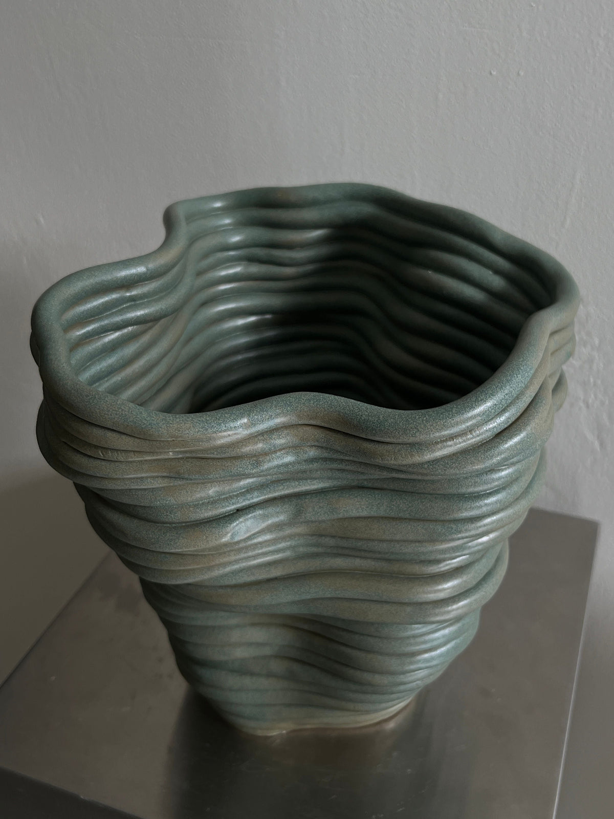 Handsculpted Ceramic Vase Mid Green — detail view