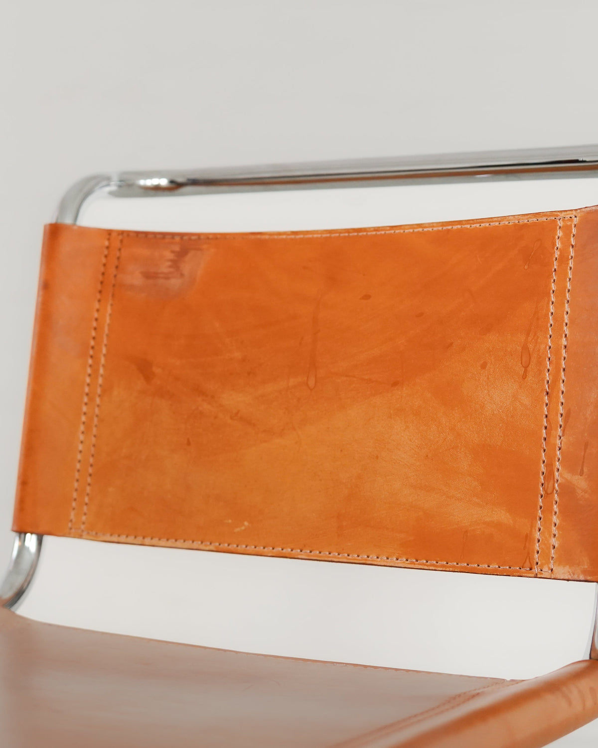 Orange leather seat detail of B33 cantilever chair by Marcel Breuer
