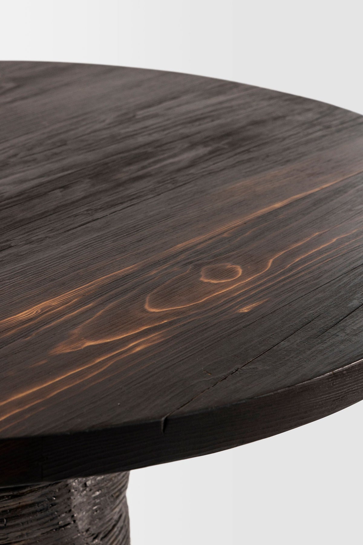 'Lazo' Table — detail view
