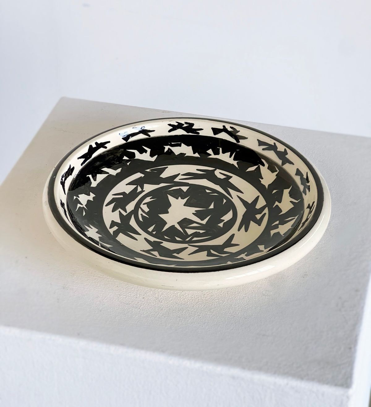 Monochrome Artist Plate by Porter Studio | The Oblist