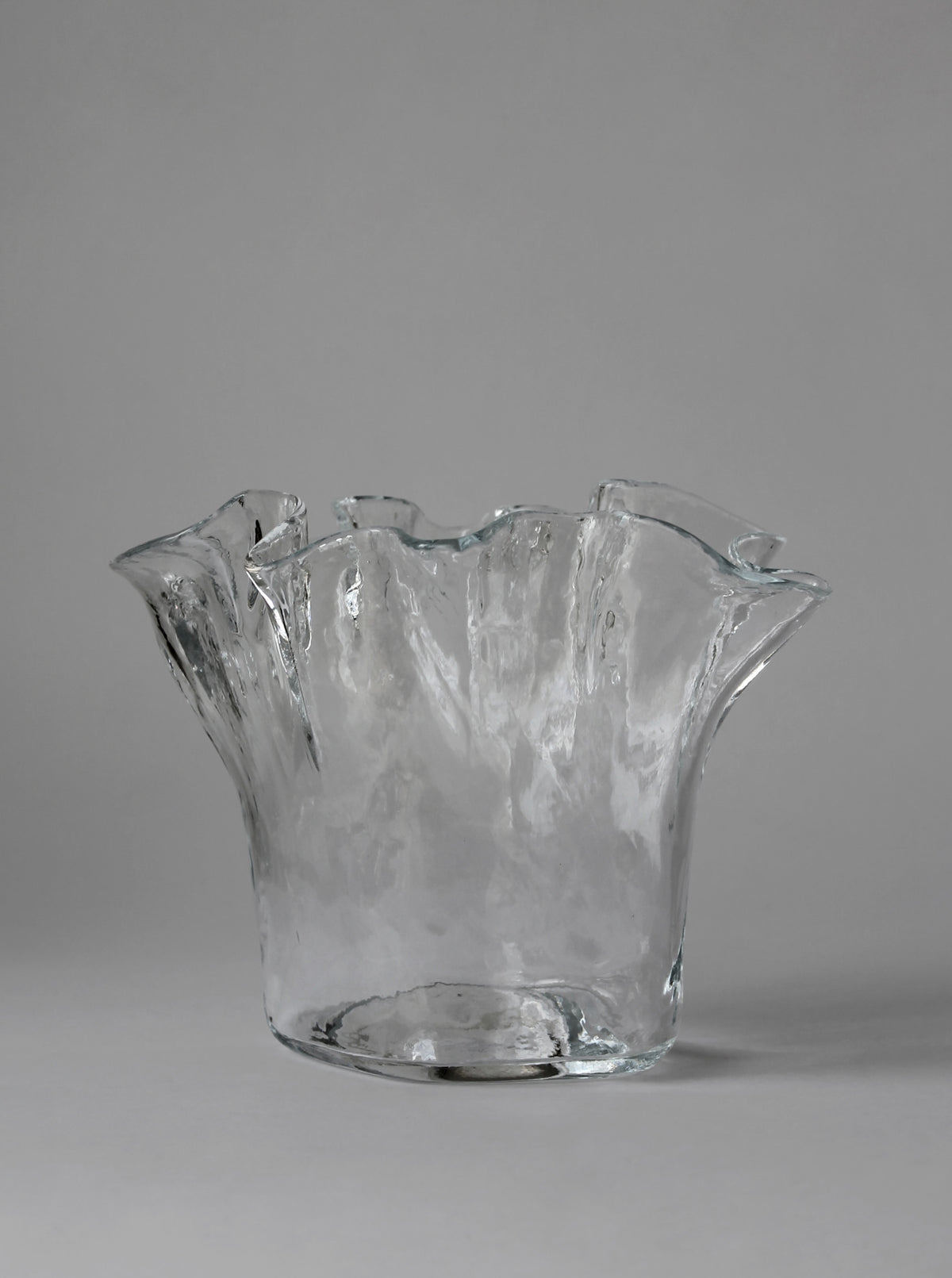 Clear glass vase with ruffled rim edge detail, Muurla Finland 1970s