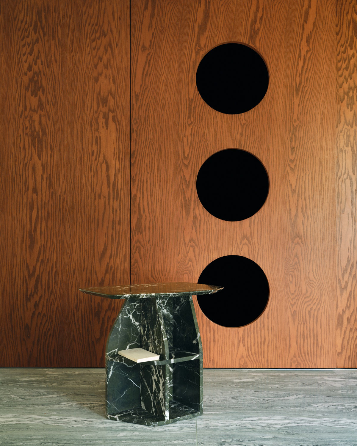 MATERA Side table in marble Verde Lepanto — side angle