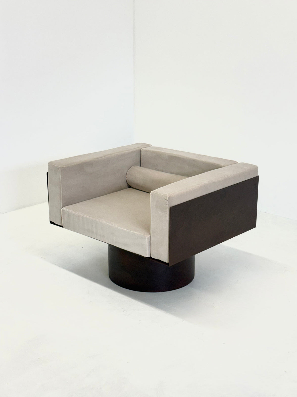 Sculptural Italian metal lounge chair — side angle