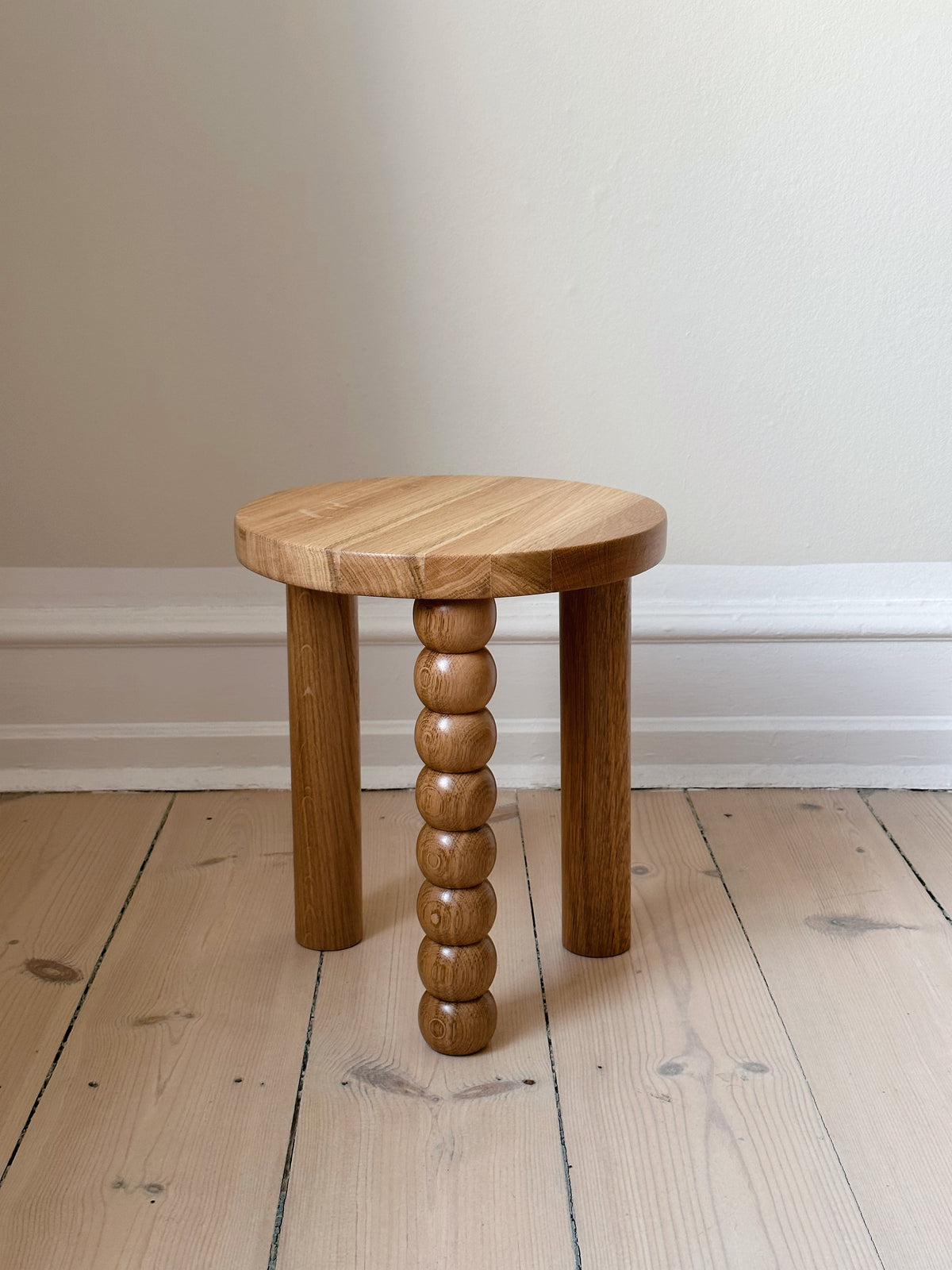 Piloti Side Table in Oak — detail view