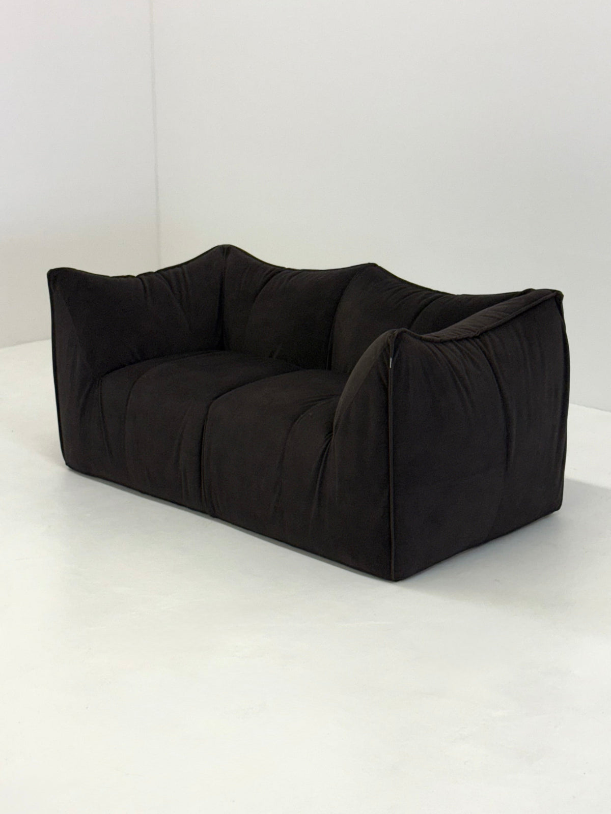 Vintage Bambole sofa in dark brown by Mario Bellini for B&B Italia — detail view