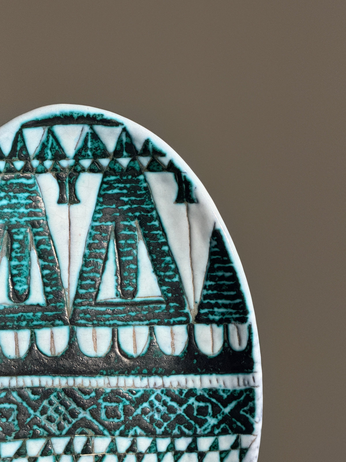 Ceramic decorative plate by Michel Alexandrov (Allix), Vallauris, 1953.  — side angle