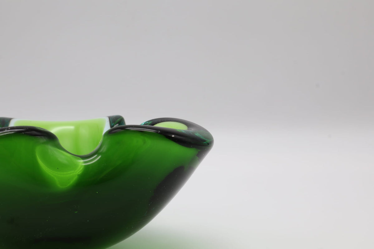 Mid-Century Murano Sommerso Glass Ashtray / Vide-Poche – Italy, 1960s — lifestyle setting