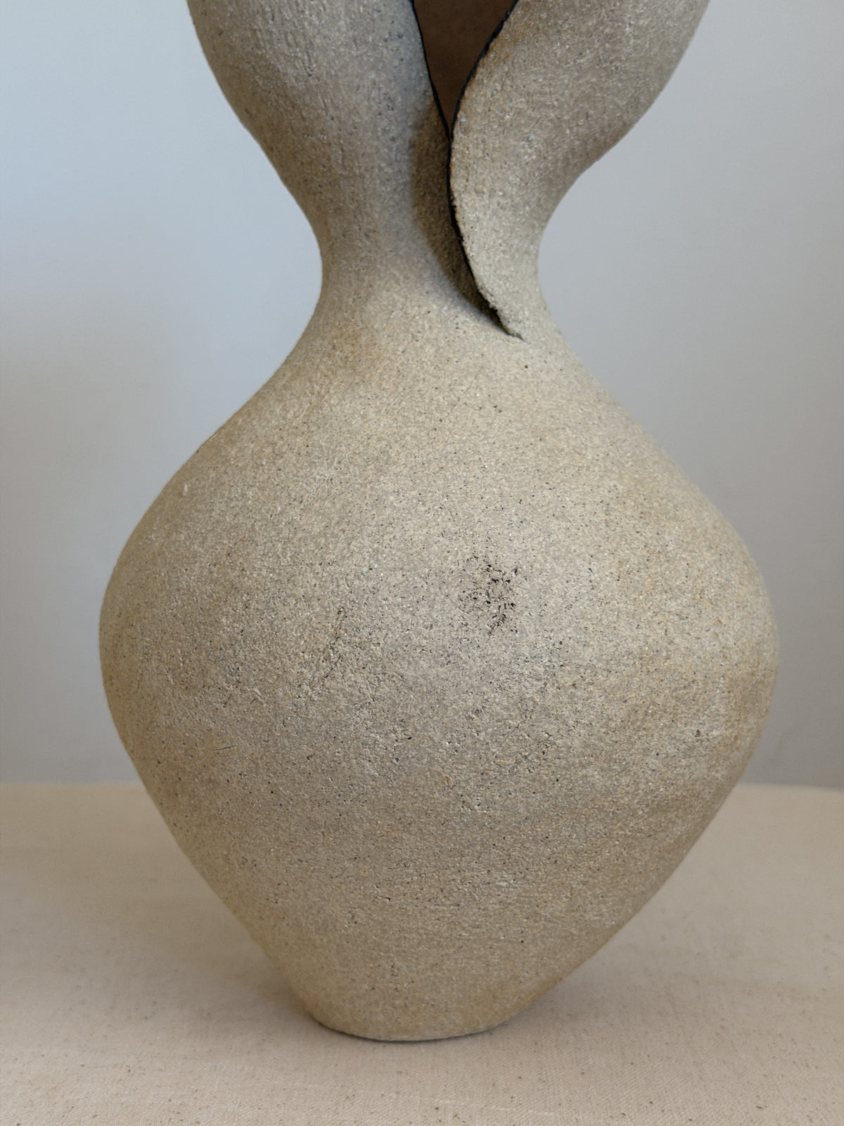 Minimalism Vase in Ceramic | Sculptural Vase | Ceramic Sculpture — in context