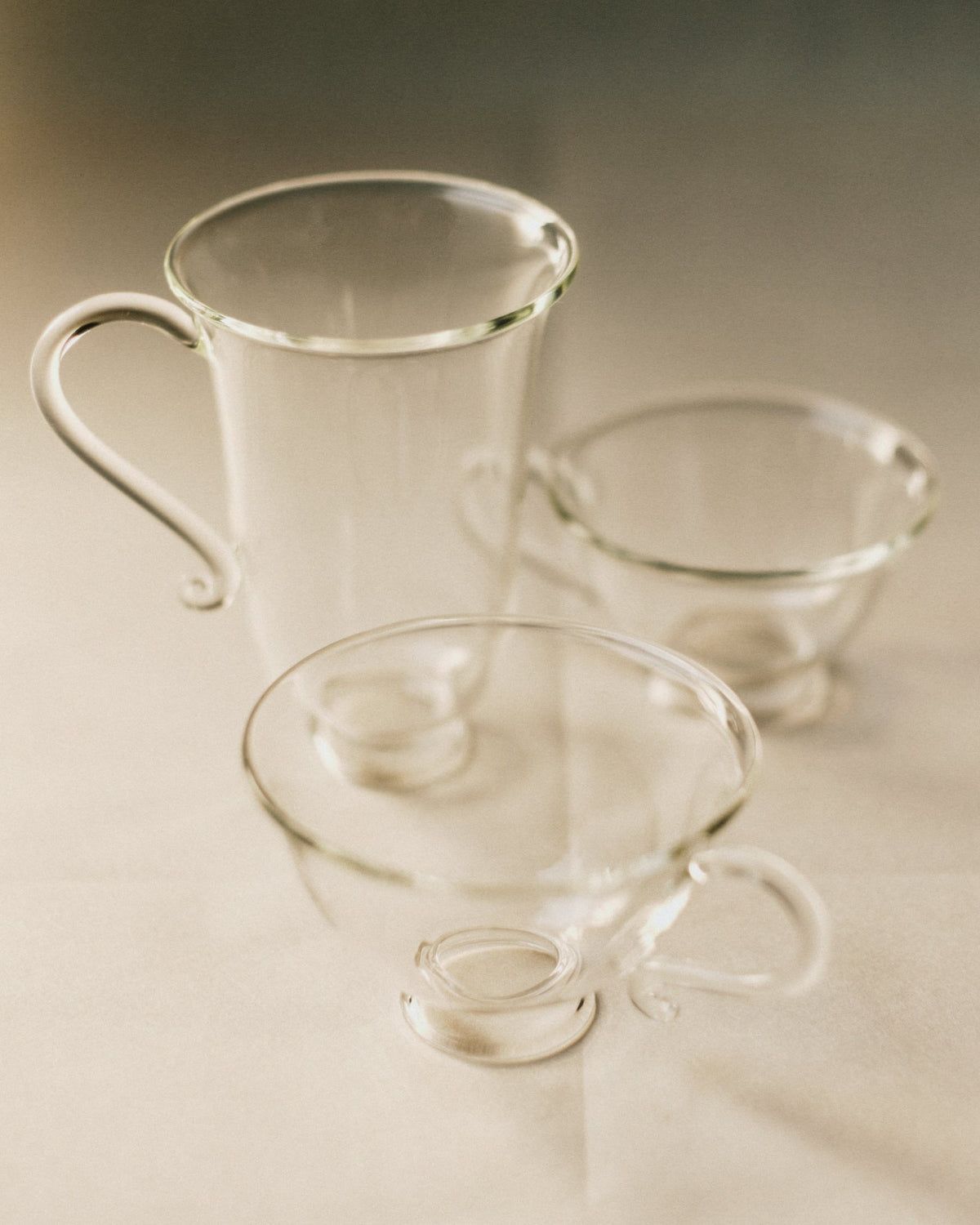 Grande Tasse Set — side angle of clear glass cups on neutral background