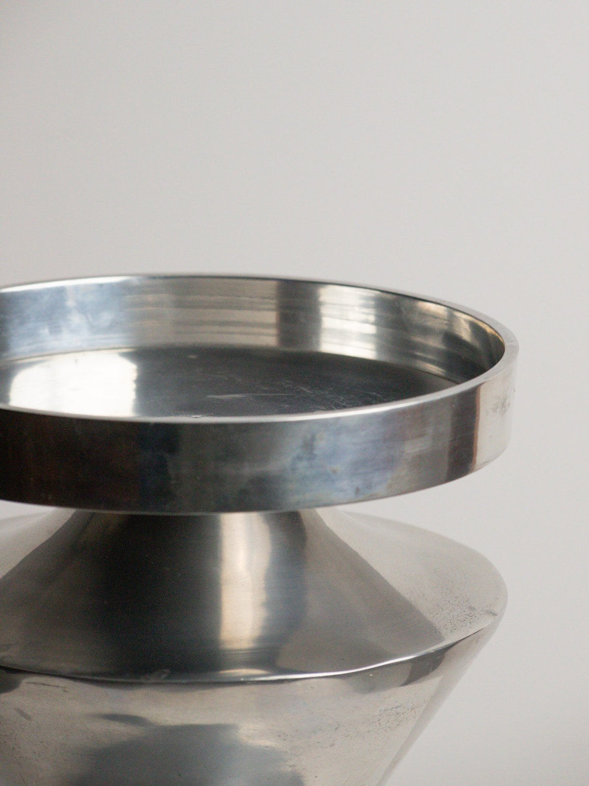 Hourglass Pedestal Stand with Lift-Off Tray, Polished Aluminium, Space Age 1970s — in context