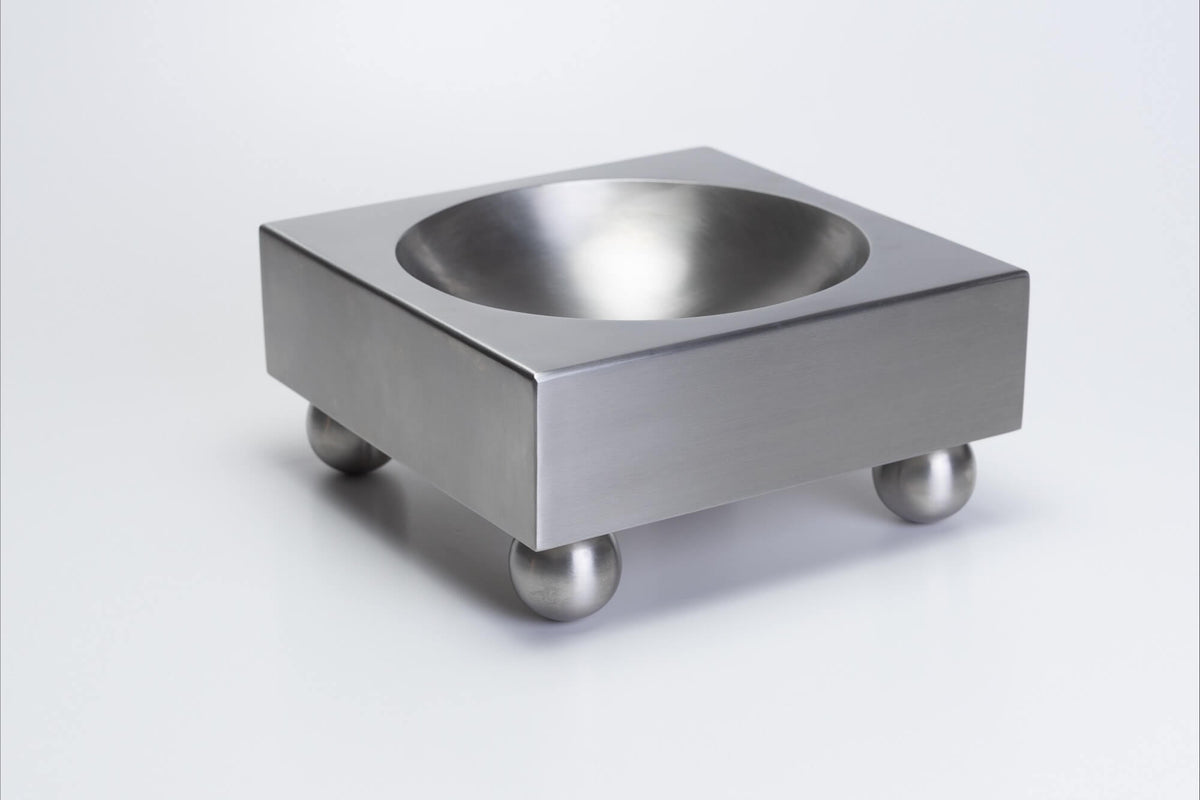 Brushed Stainless Steel Tray — close-up of rounded base and polished interior