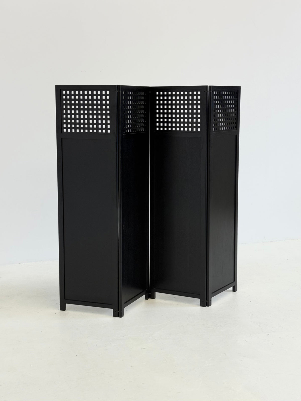 Room screen by Umberto Asnago for Giorgetti — detail view
