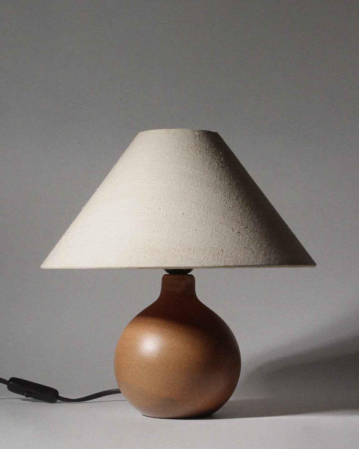 Mid-Century Mustard Sphere Ceramic Shade Lamp By Krösselbach — detail view