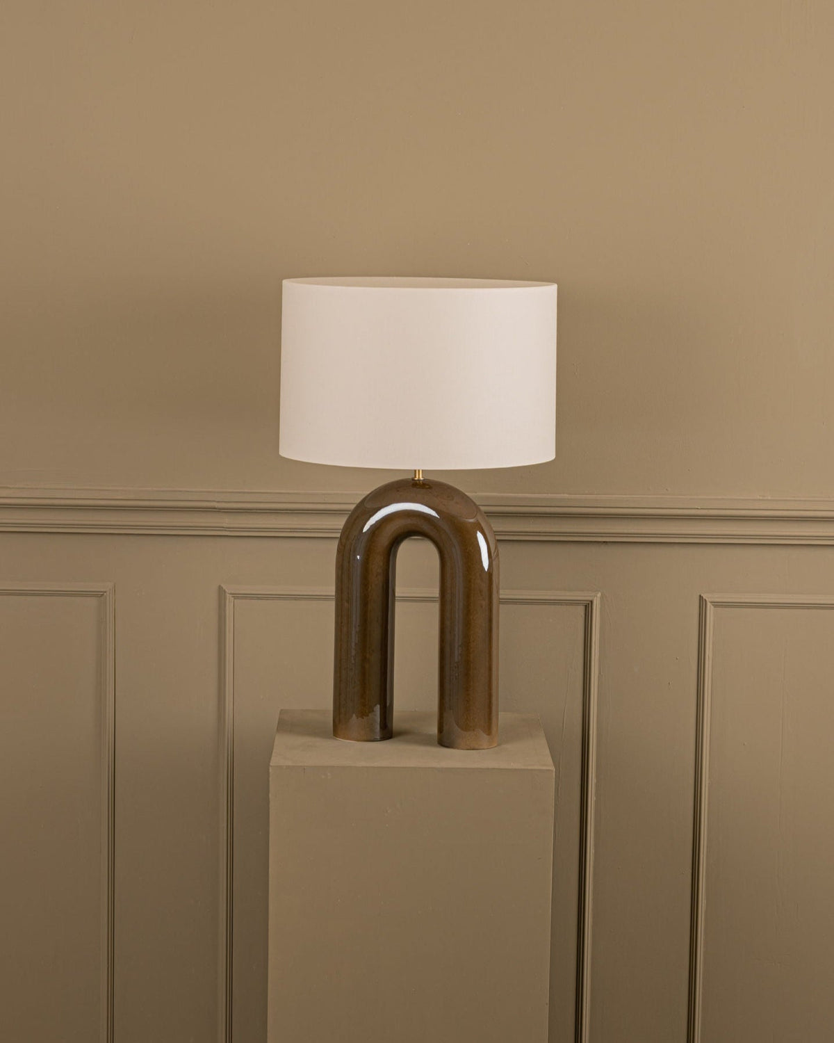 'Arko' Table Lamp in Green Ceramic — side angle