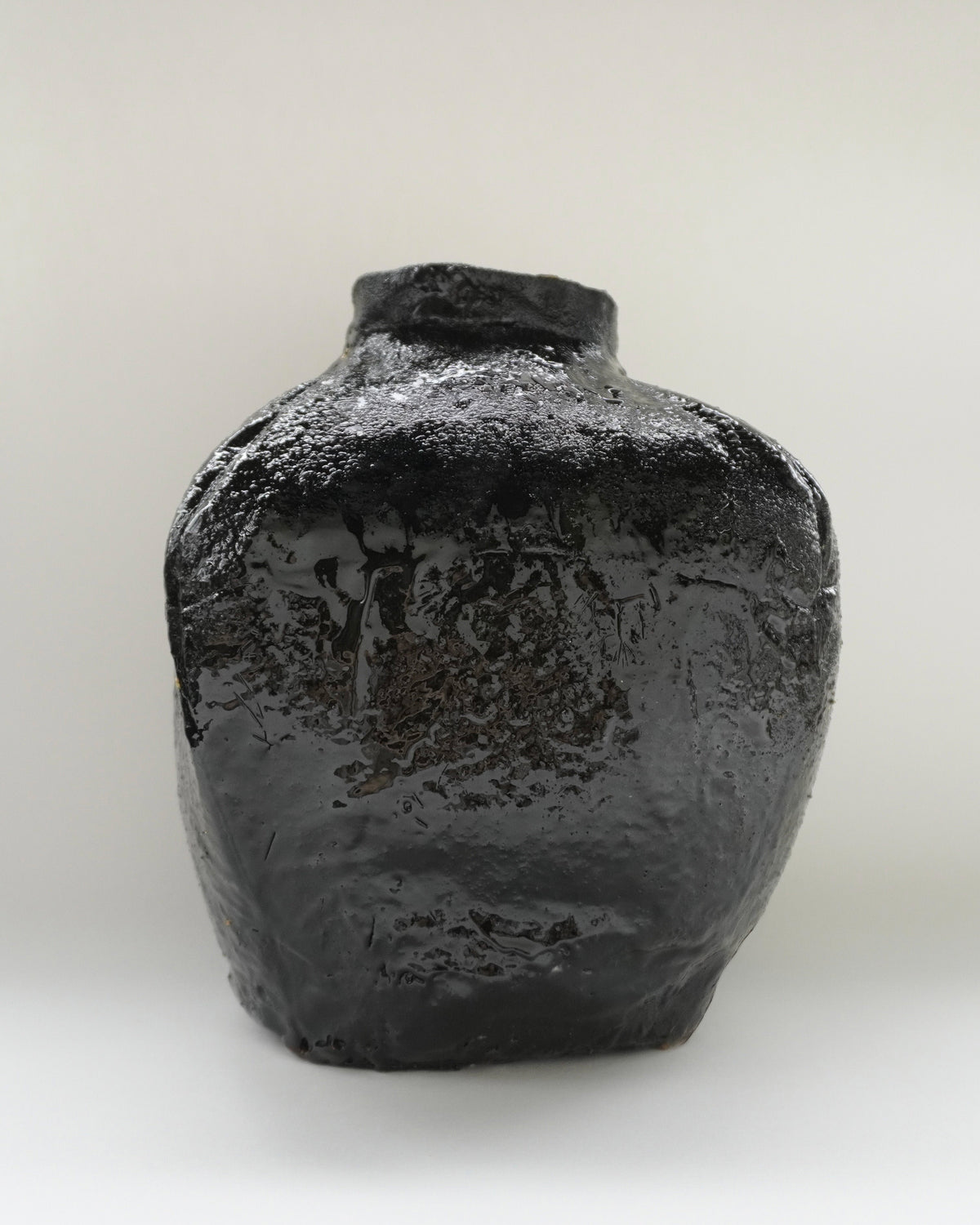 Guérison Vase by Yunju Jung | The Oblist — handcrafted black ceramic