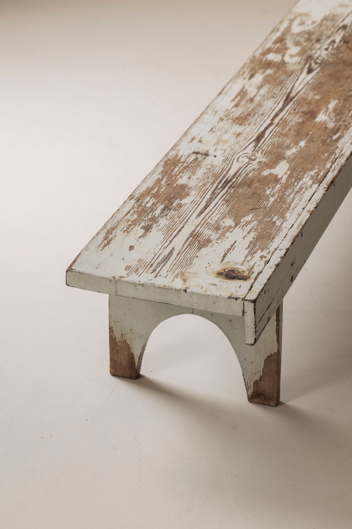 Rough patinated Swedish bench from the 1950s. — alternate view