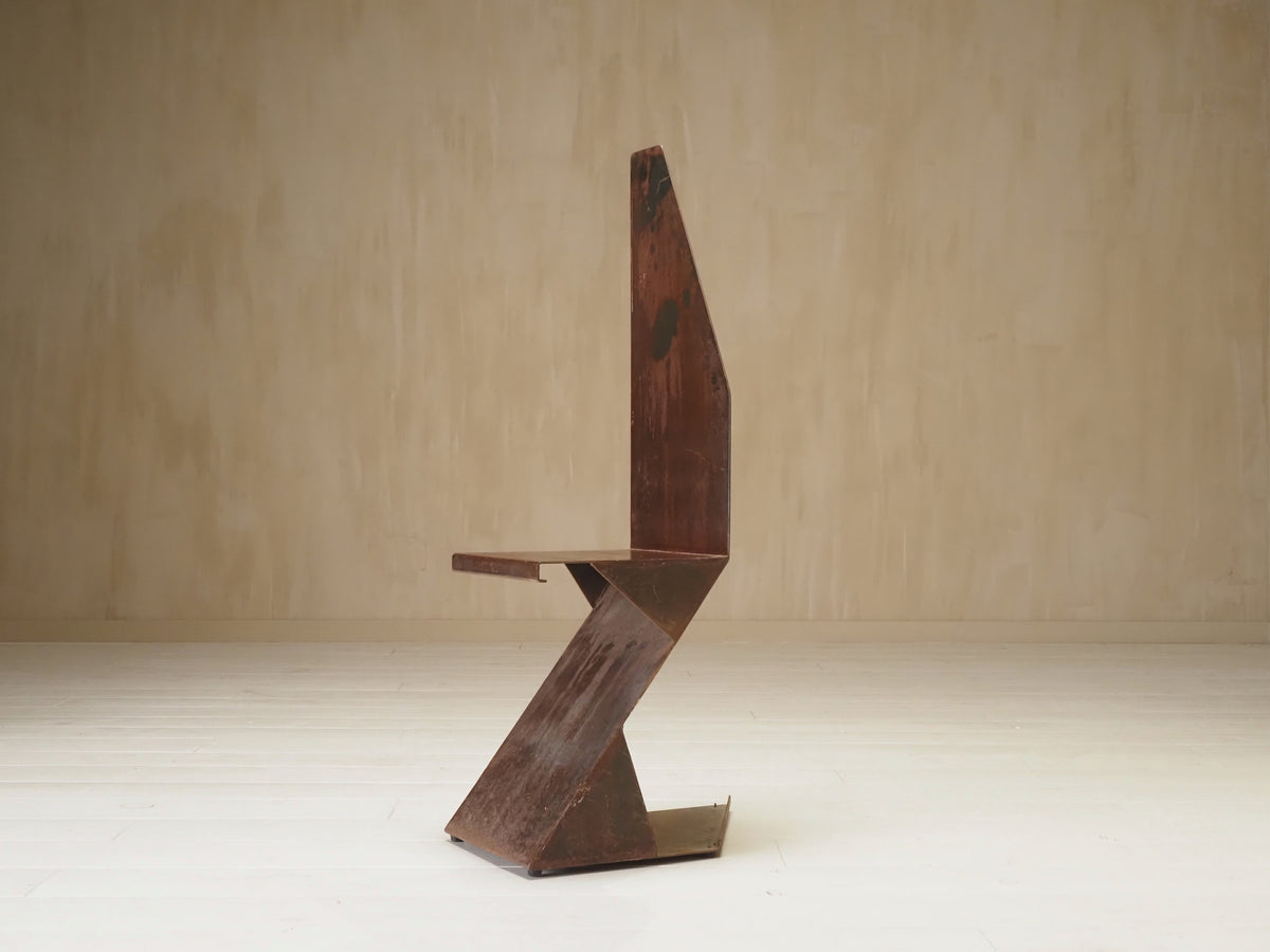 Sculptural postmodernism steel chair — detail view