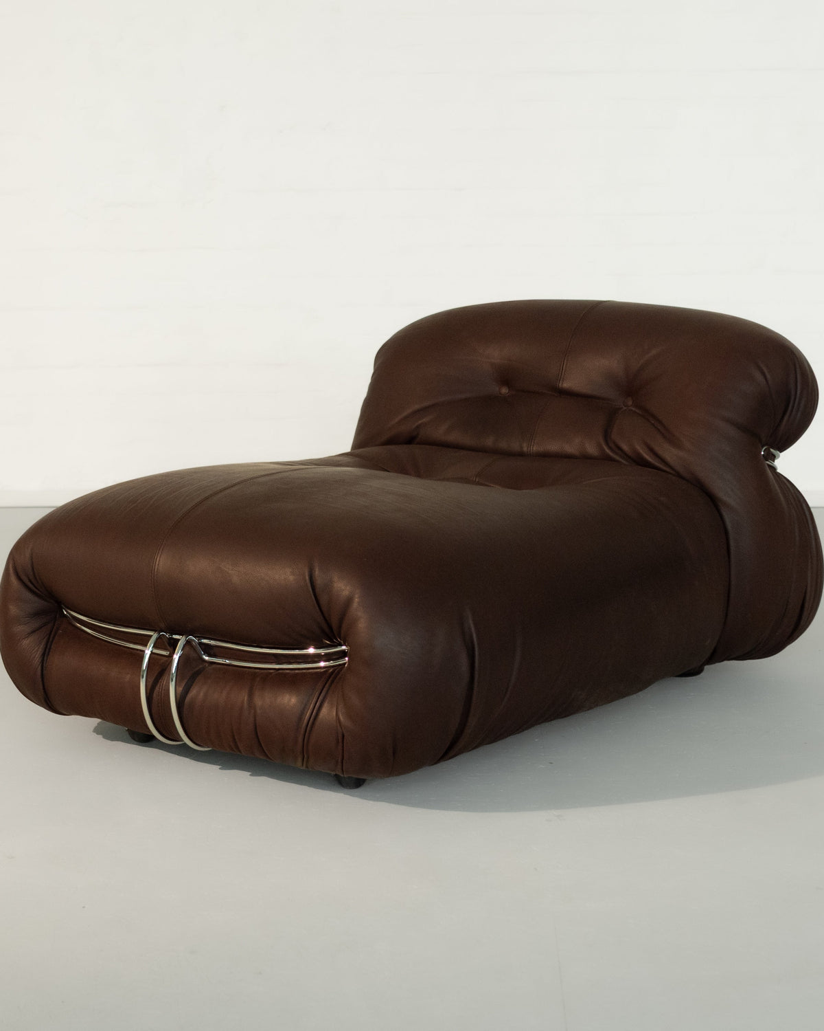 Brown leather Soriana chaise lounge with chrome frame detail