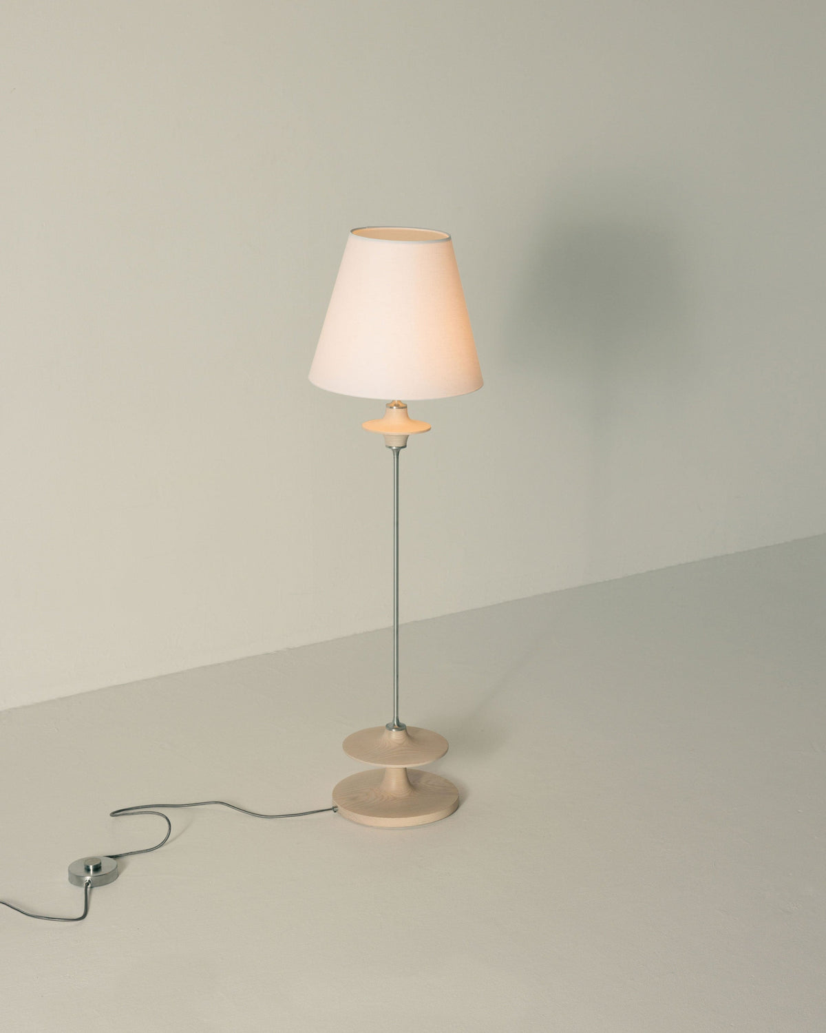 Hour Agathis Floor Lamp — detail view