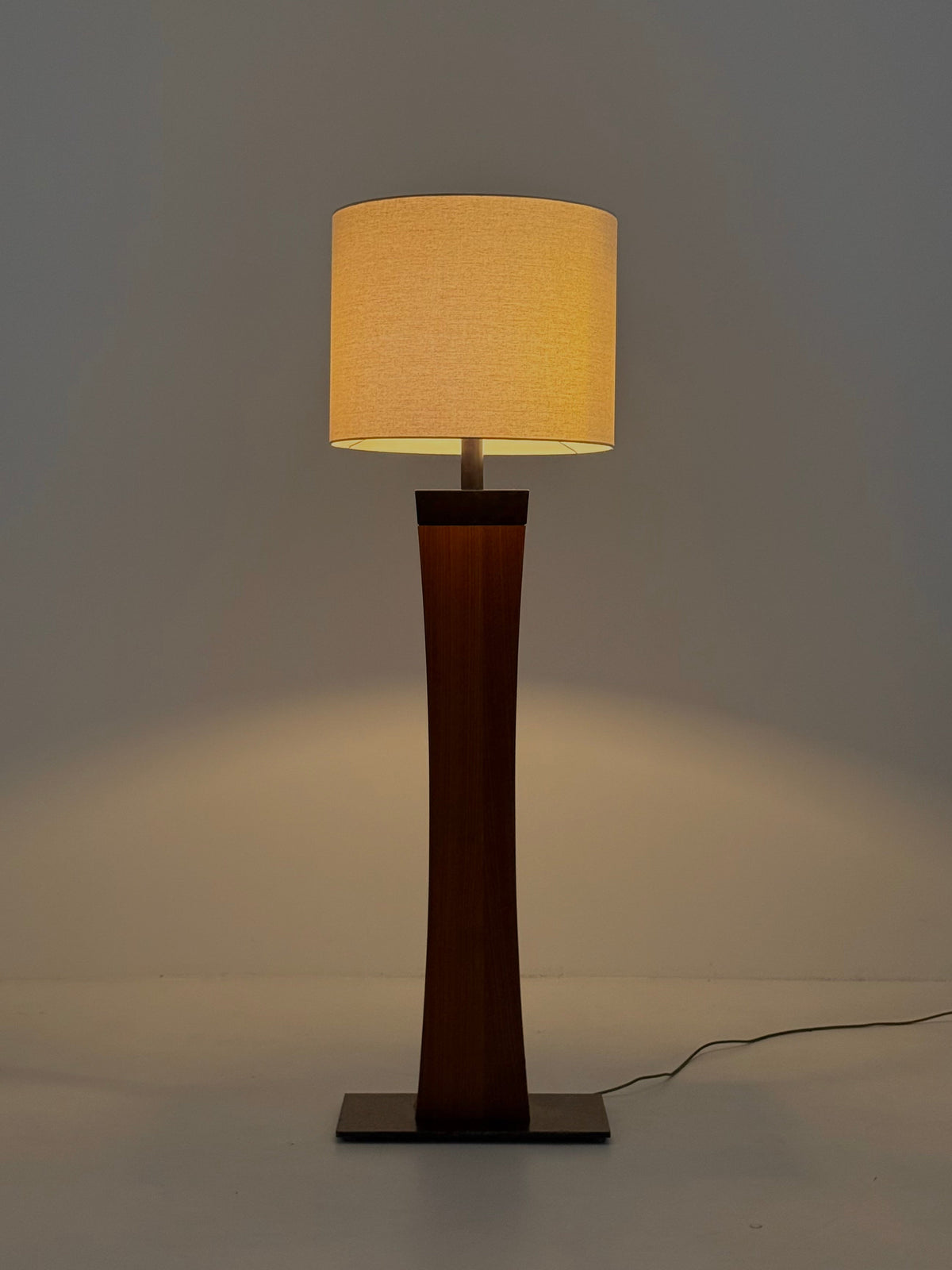 Italian Mid Century teak floor lamp — view 12