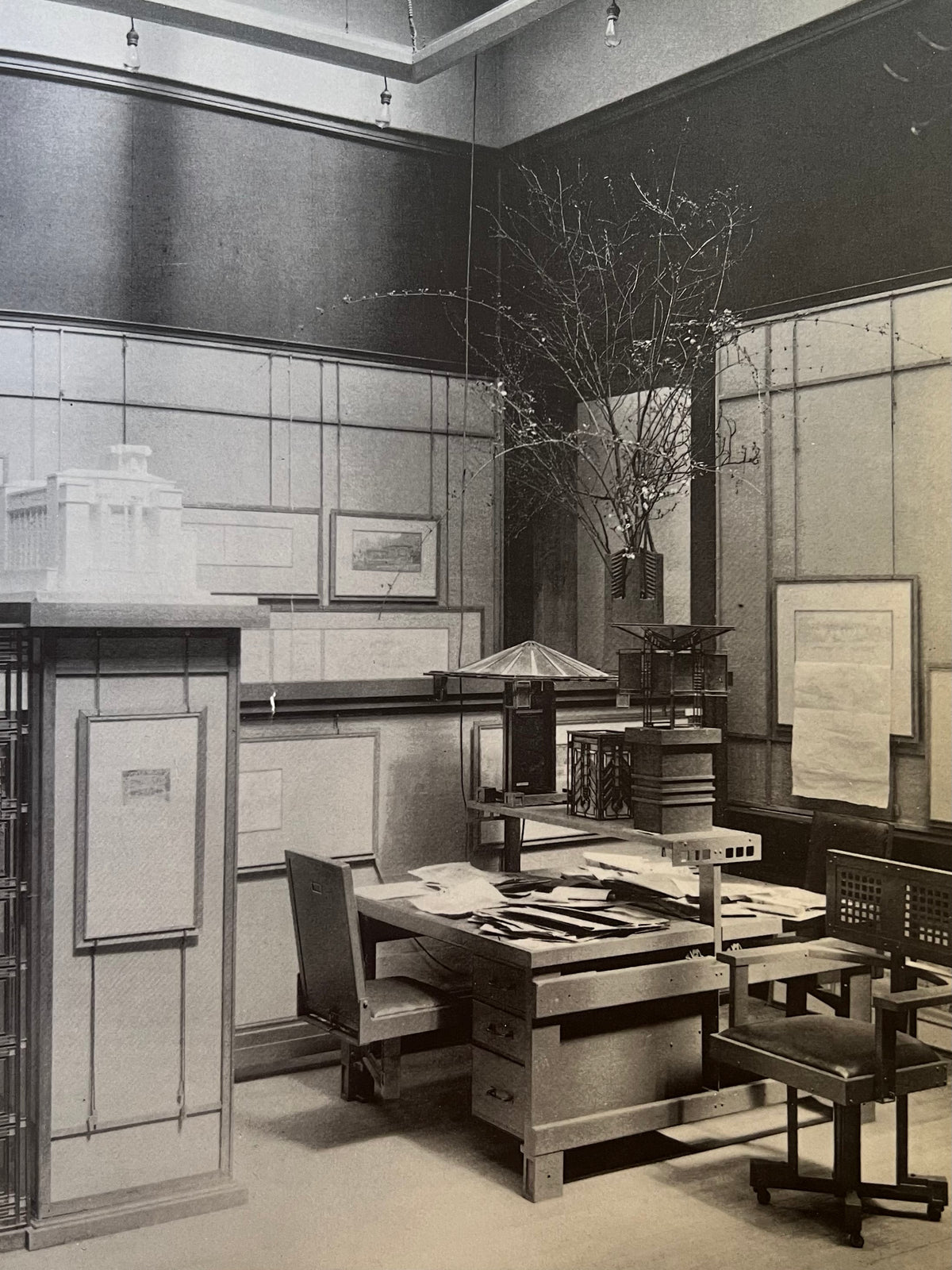 Frank Lloyd Wright - Architecture Book — in context