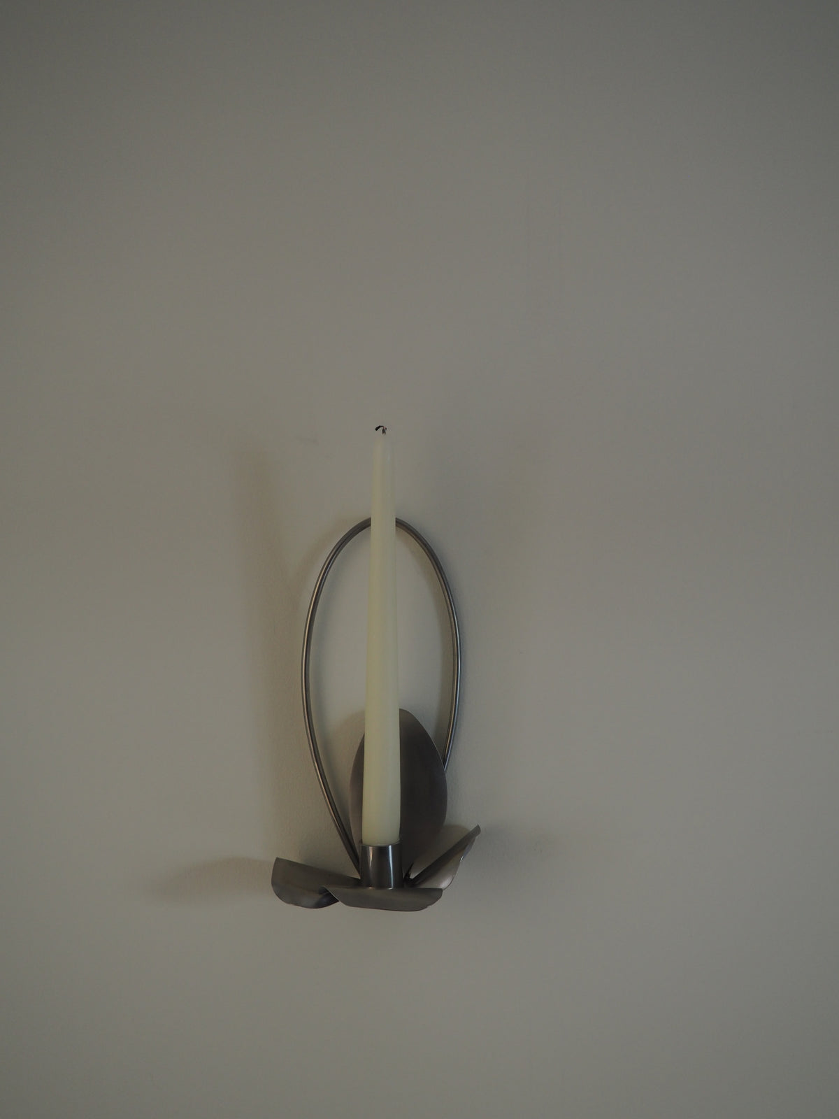 PETALE CANDLEHOLDER — detail view