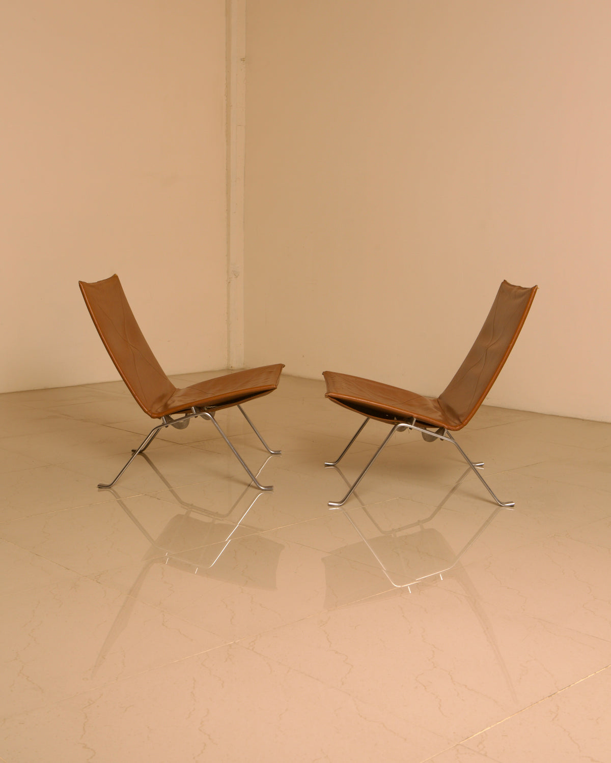 PK22 Cognac Leather Lounge Chair Pair by Poul Kjærholm, E. Kold Christensen, 1960s — alternate view
