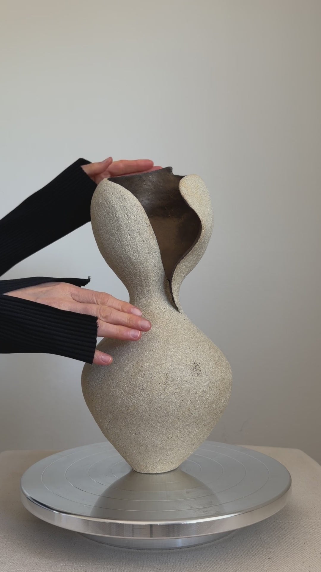Minimalism Vase in Ceramic | Sculptural Vase | Ceramic Sculpture - Video
