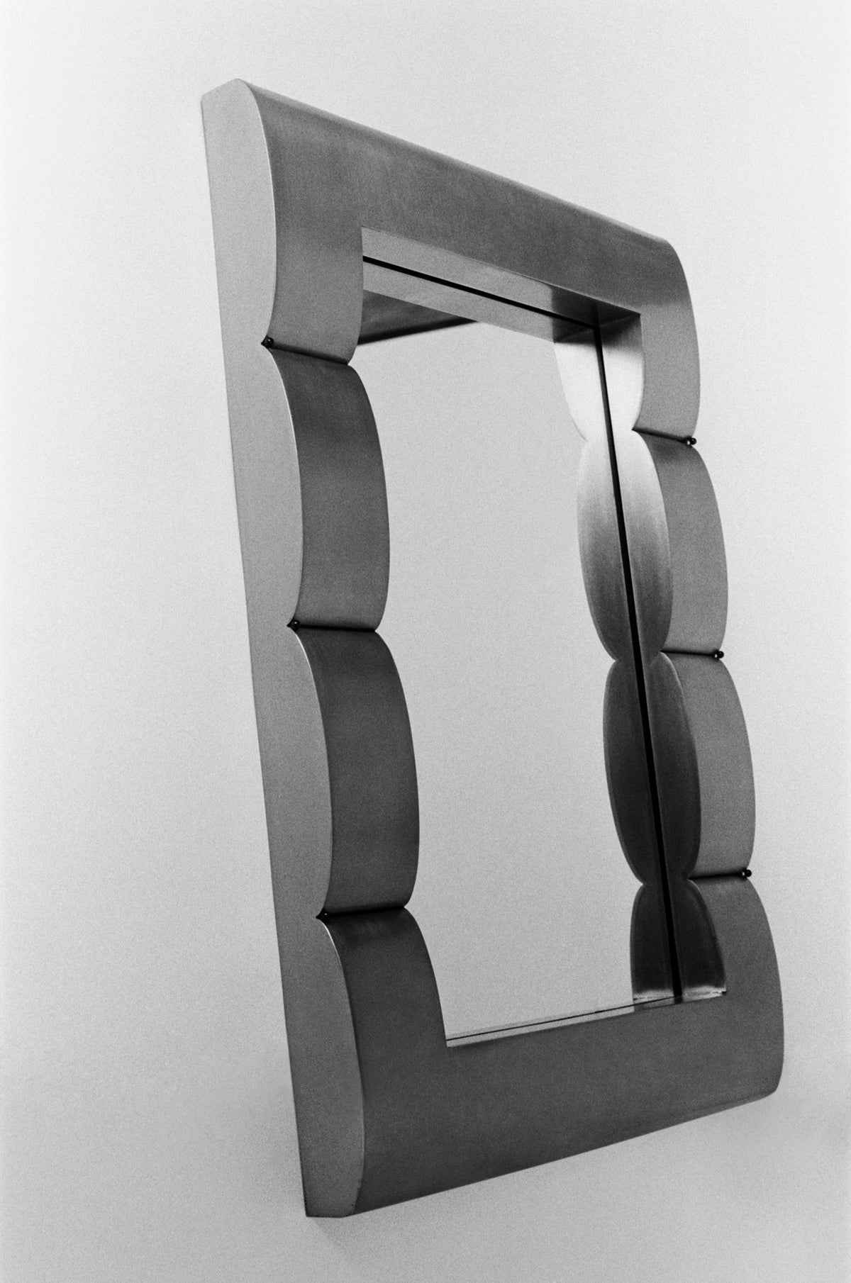 Mirror "Fluted Chambre", Contemporary Mirror in Steel — close-up of curved steel frame