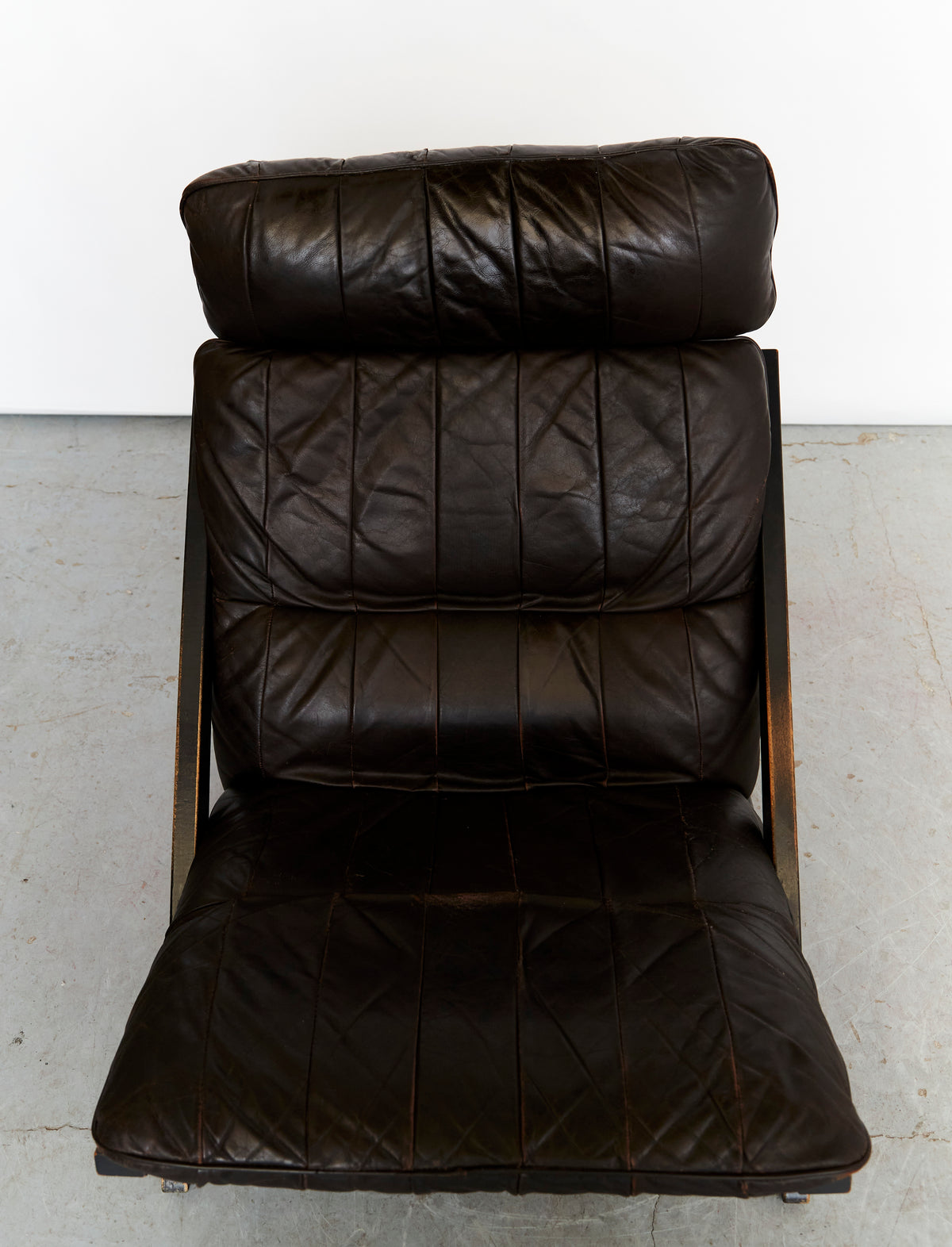 Black leather DS80 lounge chair with quilted upholstery and wood frame