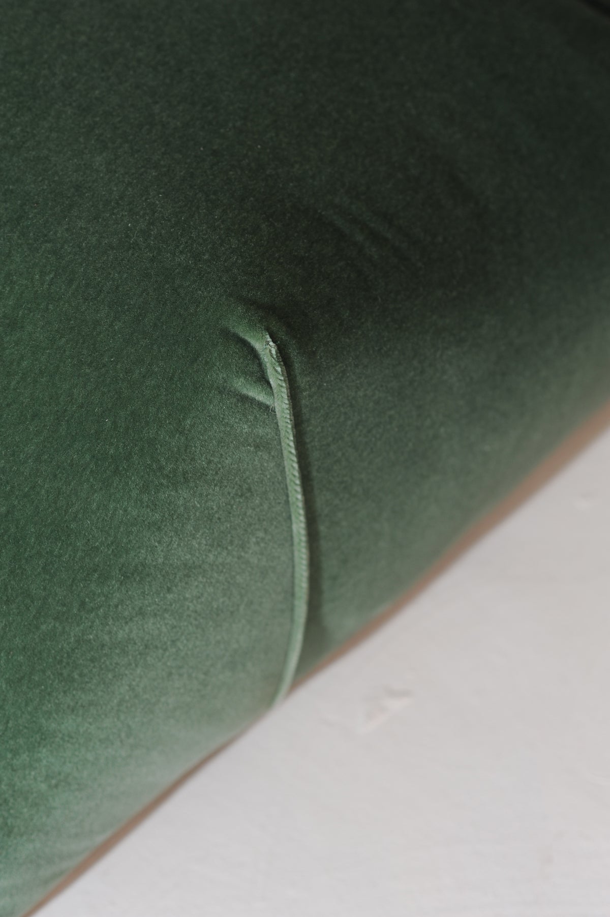 Le Bambole Chaise Lounge by Mario Bellini in Green Velvet Mohair Italy, 1971 — side angle