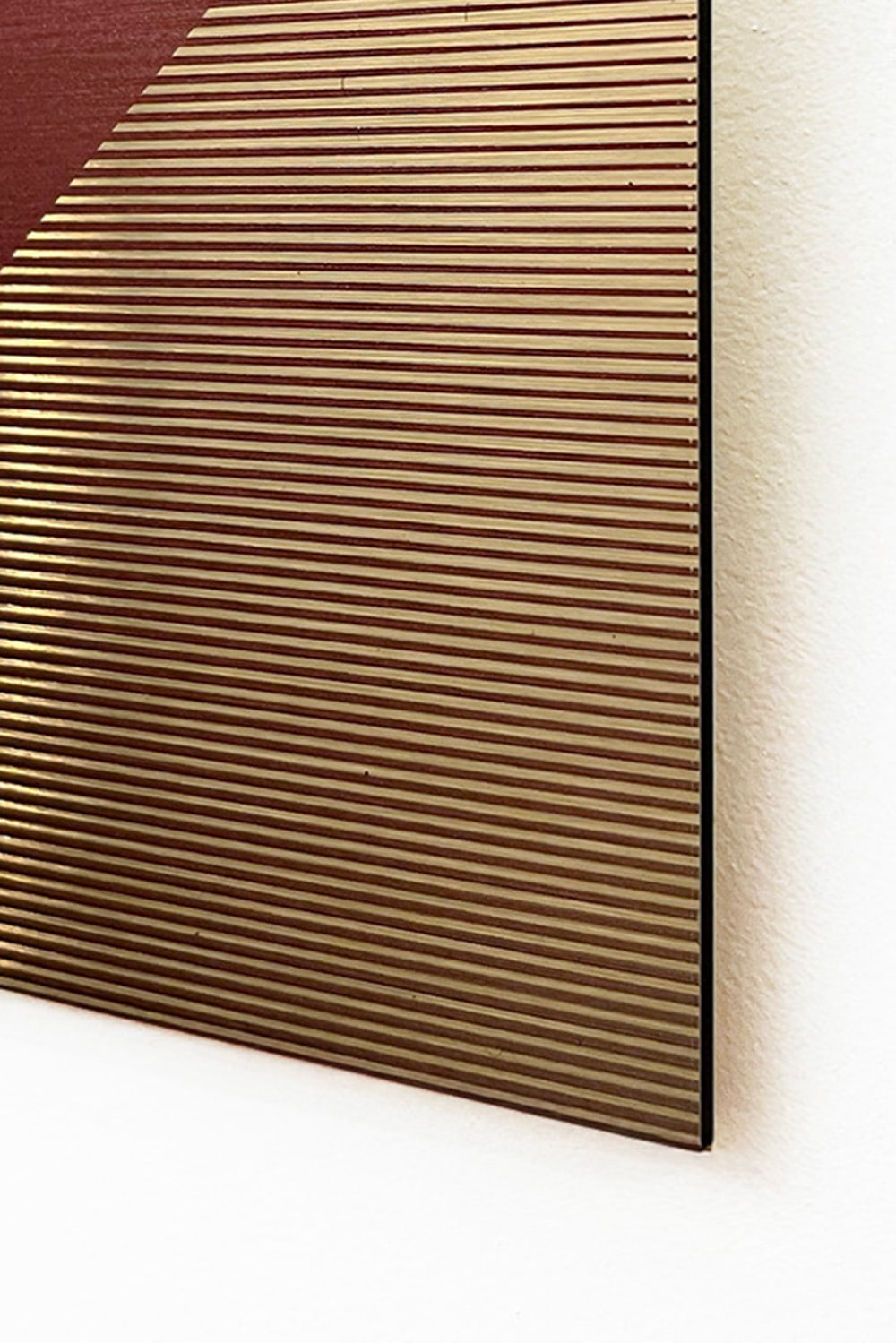 Minimalism Sculpture in Aluminium - OSMOSE 24,3 — side angle showing textured aluminum surface