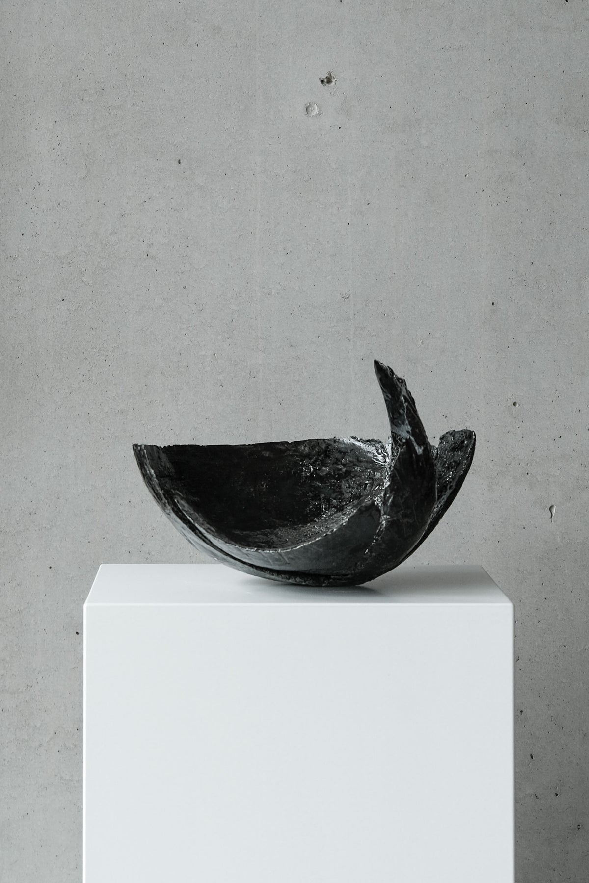 Nest II, ceramic sculpture by Veronika Janovec | The Oblist