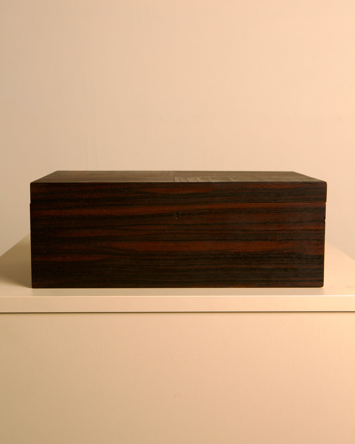 Large Rio rosewood veneer box, Fristho, the Netherlands, 1950s — detail view