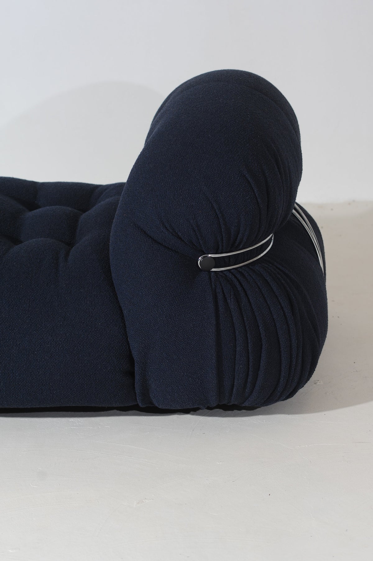 Soriana Chaise Longue and Pouf Set by Afra & Tobia Scarpa in Navy Boucle — view 9