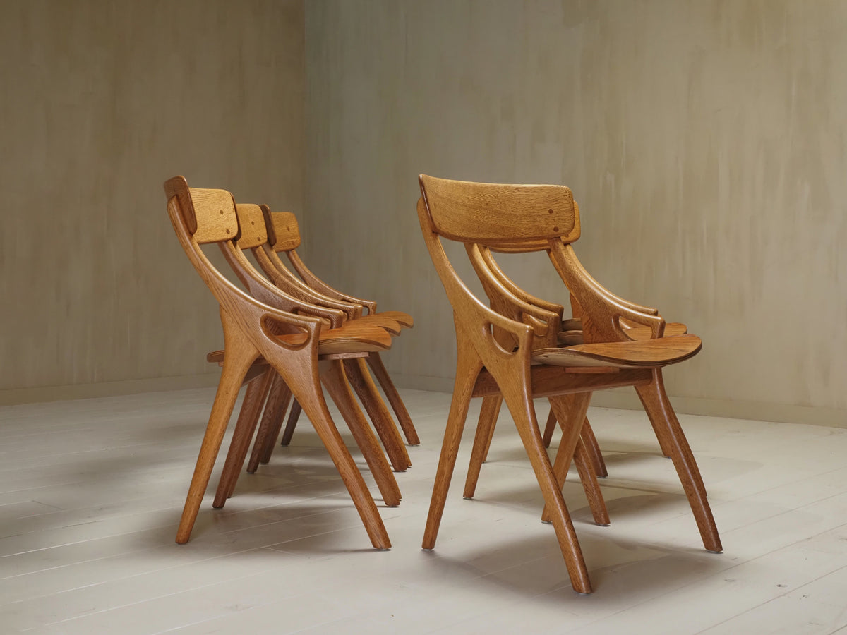 6 Arne Hovmand Olsen Dining Chairs for Mogens Kold Mobelfabrik 1959 — detail view