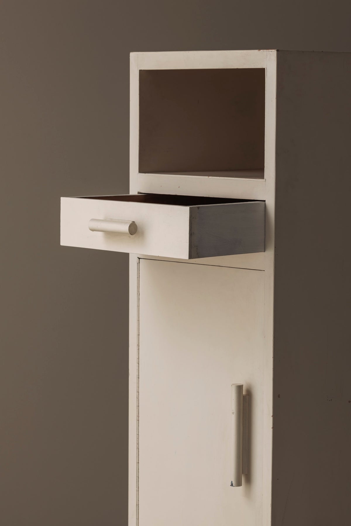 Elegant Modernist Cabinet from the 1930s — close-up of white drawer and door