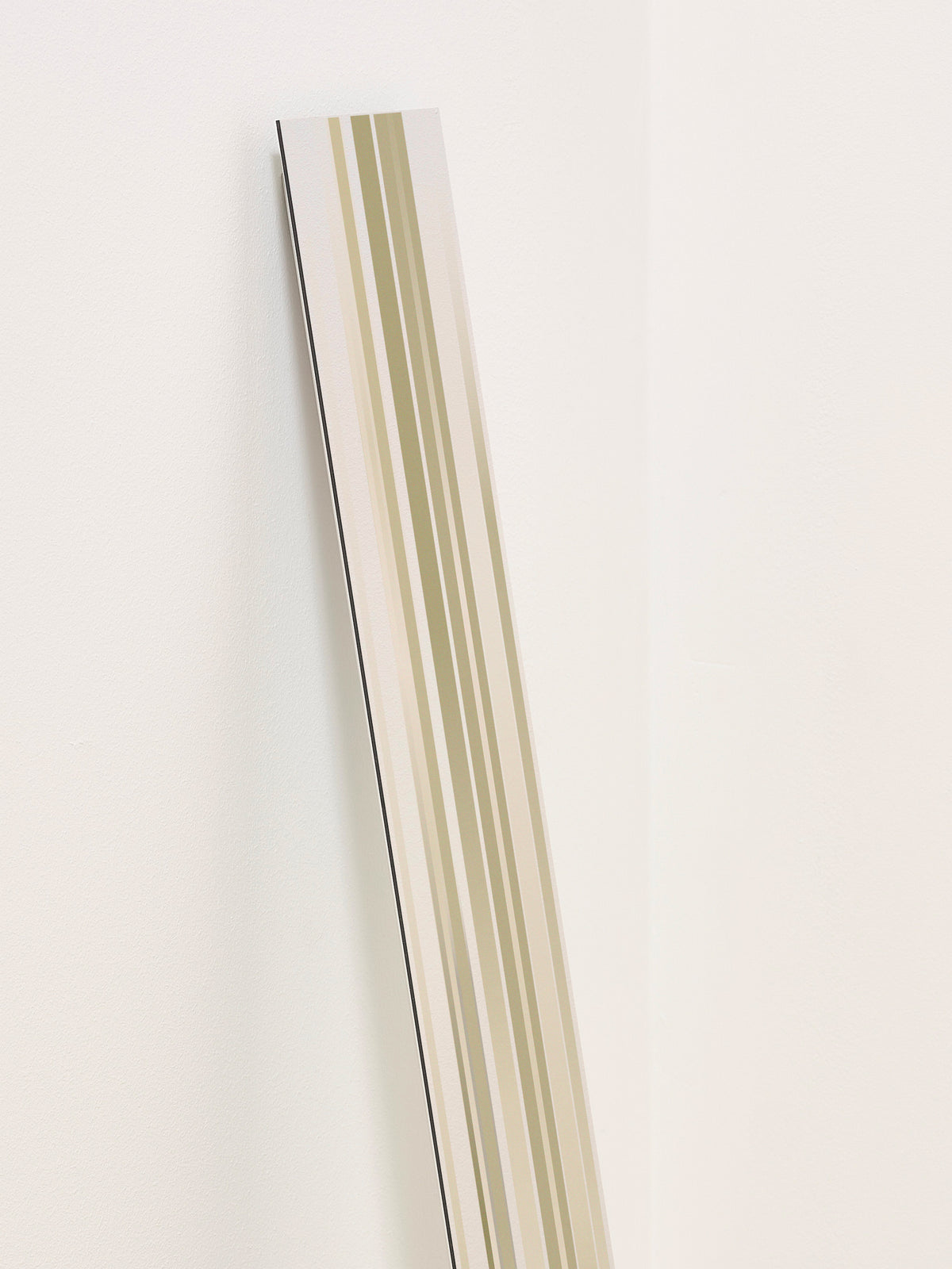 Sculpture miroir minimalisme - OSMOSE GLICH N°2 — lifestyle setting