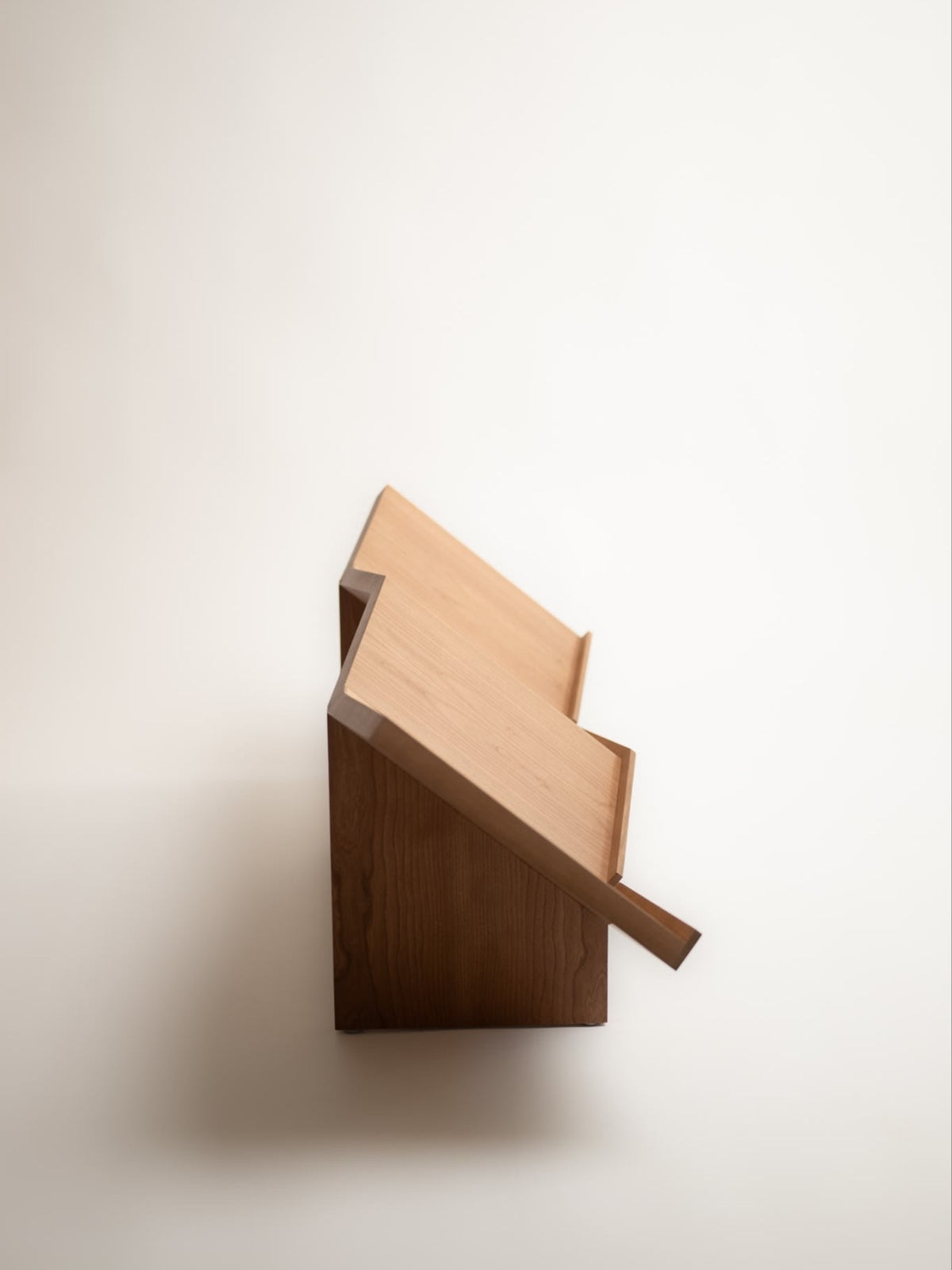 The Widescreen Bookstand — close-up