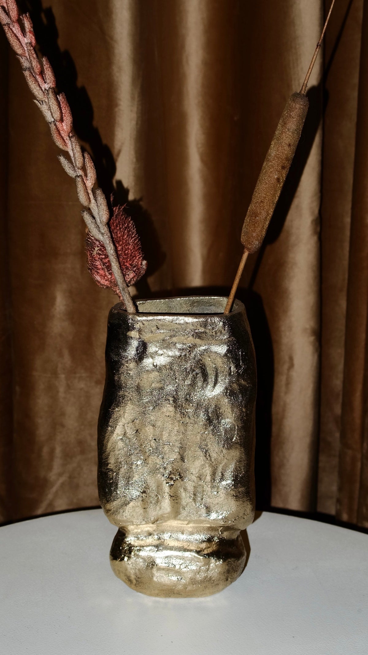 OLIO Vase No. 3 gold ceramic with dried botanicals, Maha Alavi
