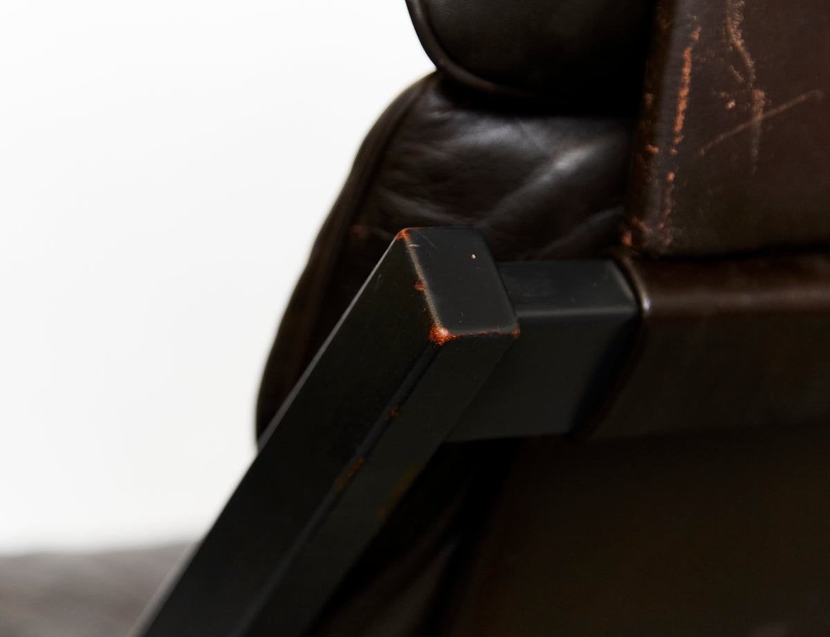 Close-up detail of DS80 lounge chair black leather armrest