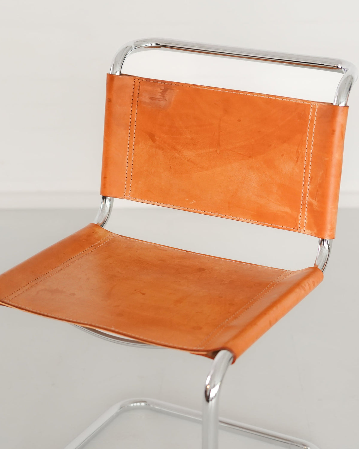 Orange leather seat and backrest detail of B33 cantilever chair