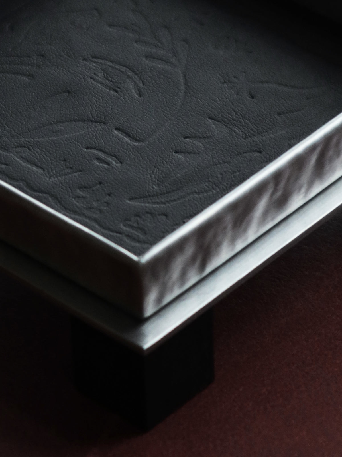 Tray Leather S — side angle of textured leather surface