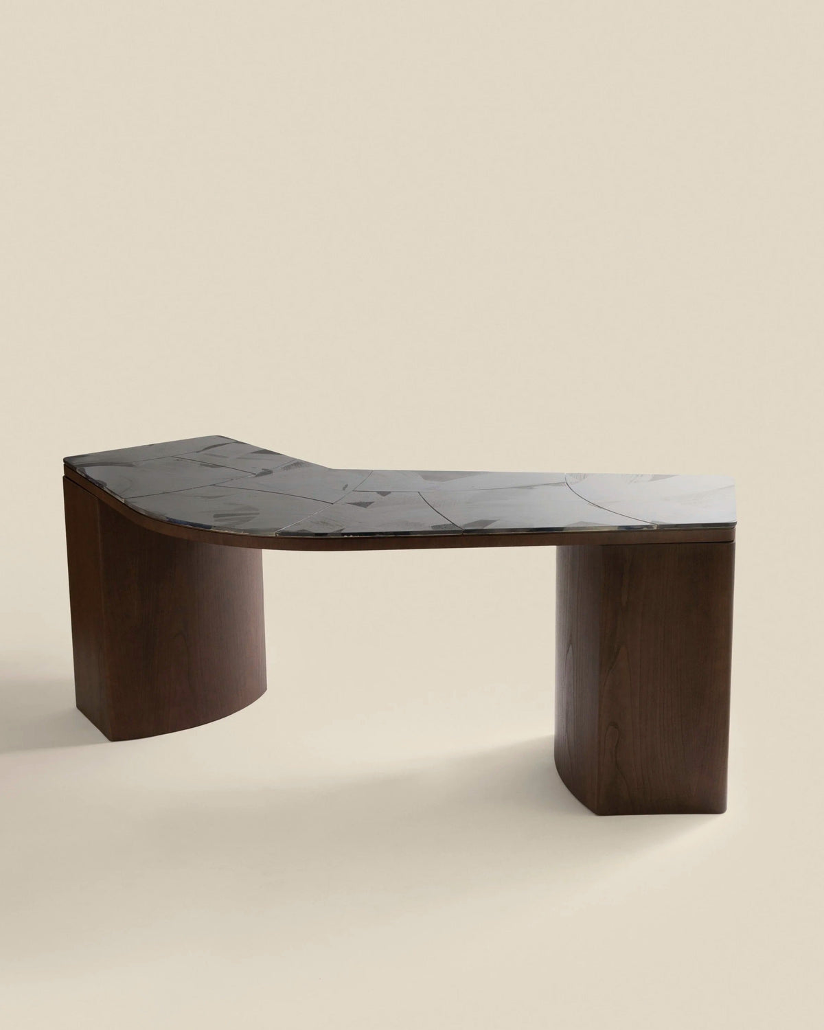 Ceido Desk by Garcé Dimofski | The Oblist