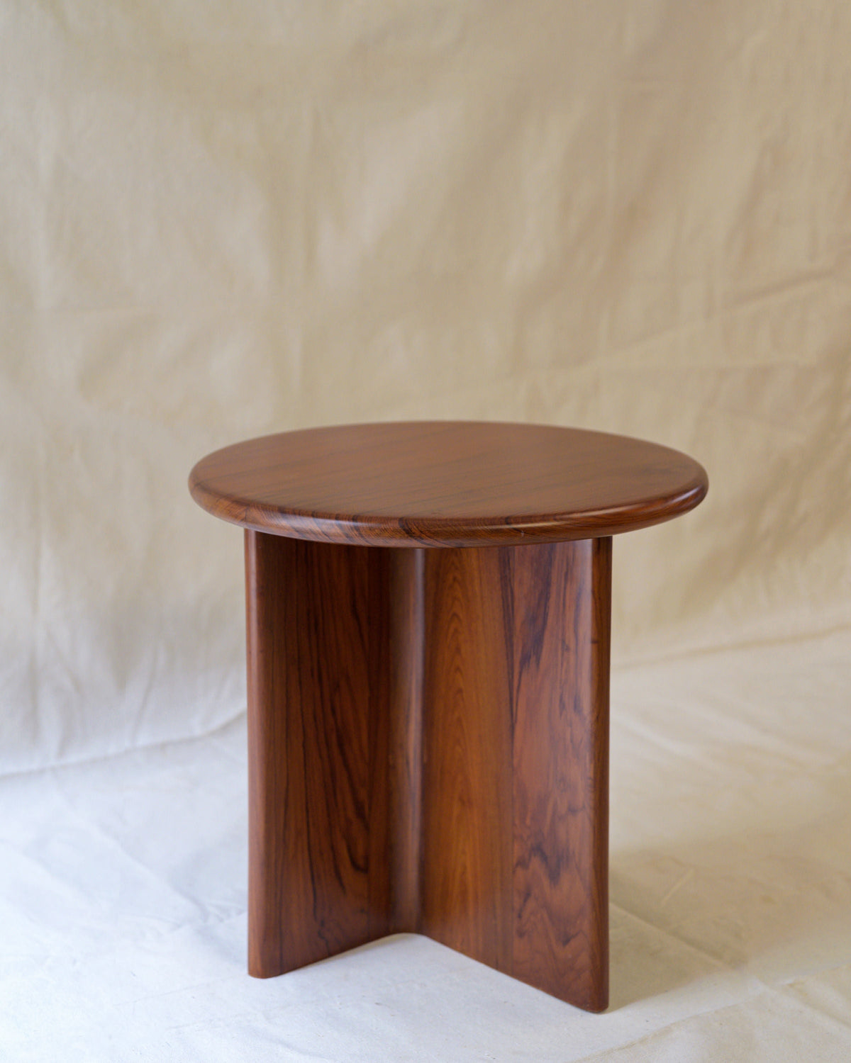 Dory walnut side table by Studio Indigene showcasing wood grain