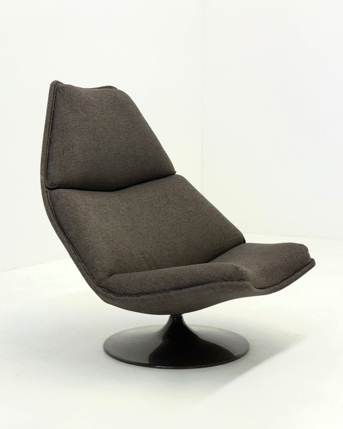 Artifort F510 armchair by Geoffrey Harcourt by Wintage | The Oblist